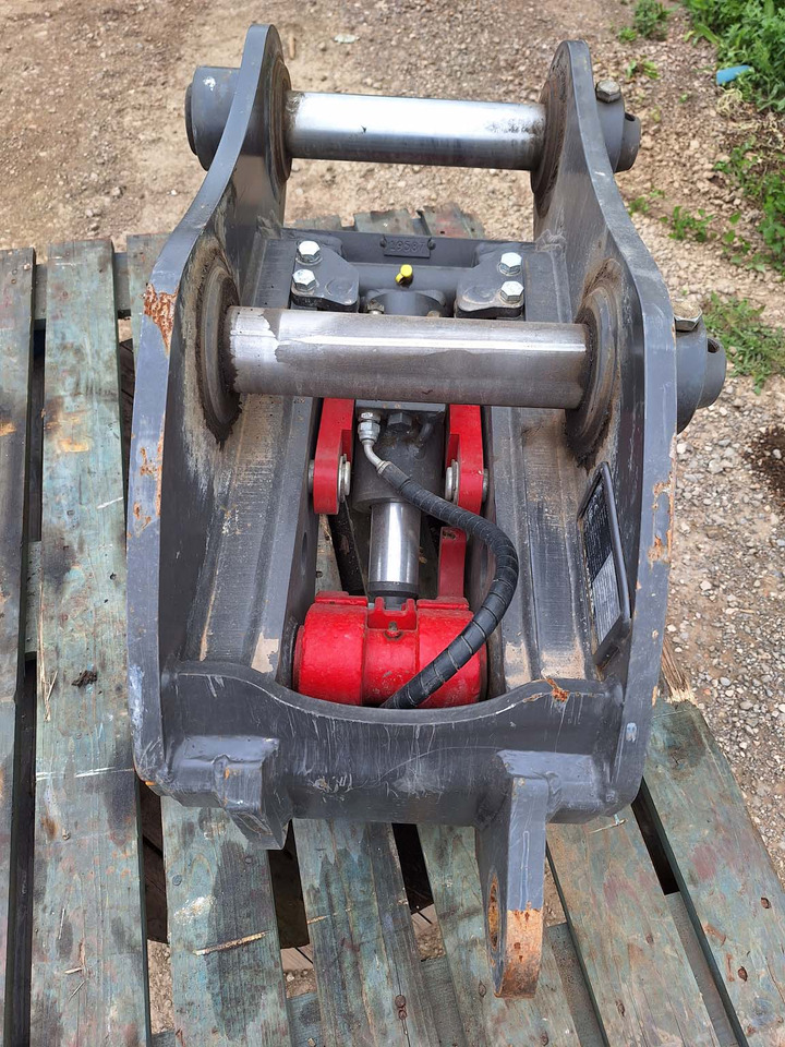 Volvo 14736062 Volvo EC140, ECR145, EW140 - Quick coupler for Construction machinery: picture 3 Volvo 14736062 Volvo EC140, ECR145, EW140 - Quick coupler for Construction machinery: picture 3