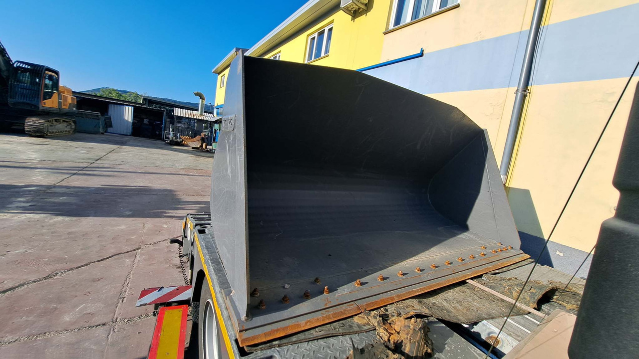 Volvo 2500 mm for 12-15 ton wheel loaders - Loader bucket for Wheel loader: picture 1 Volvo 2500 mm for 12-15 ton wheel loaders - Loader bucket for Wheel loader: picture 1