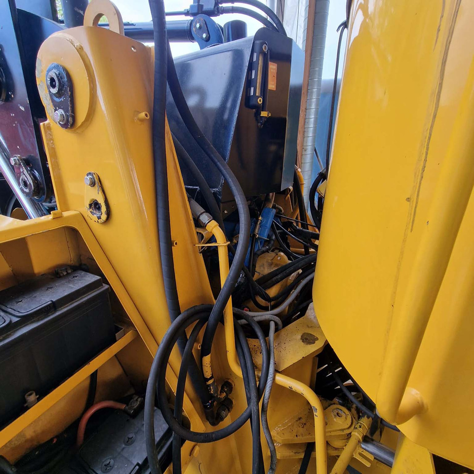 Backhoe loader Volvo BM6300: picture 12