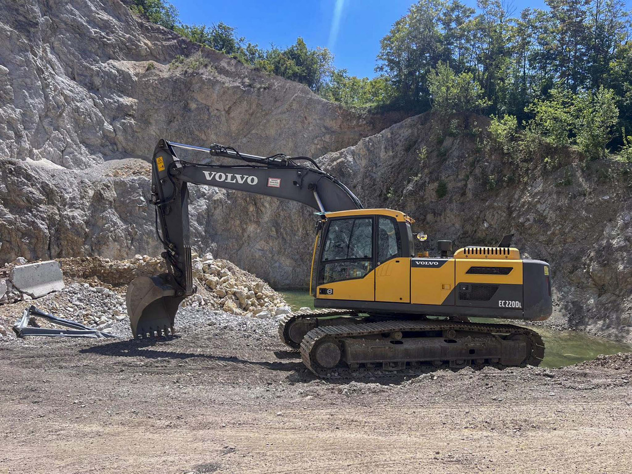 Volvo EC220D - Crawler excavator: picture 1 Volvo EC220D - Crawler excavator: picture 1
