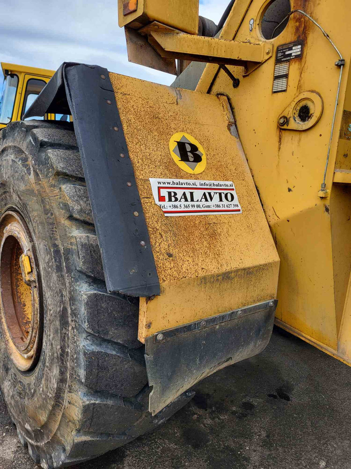 Volvo front fenders - Fender for Loader: picture 4 Volvo front fenders - Fender for Loader: picture 4
