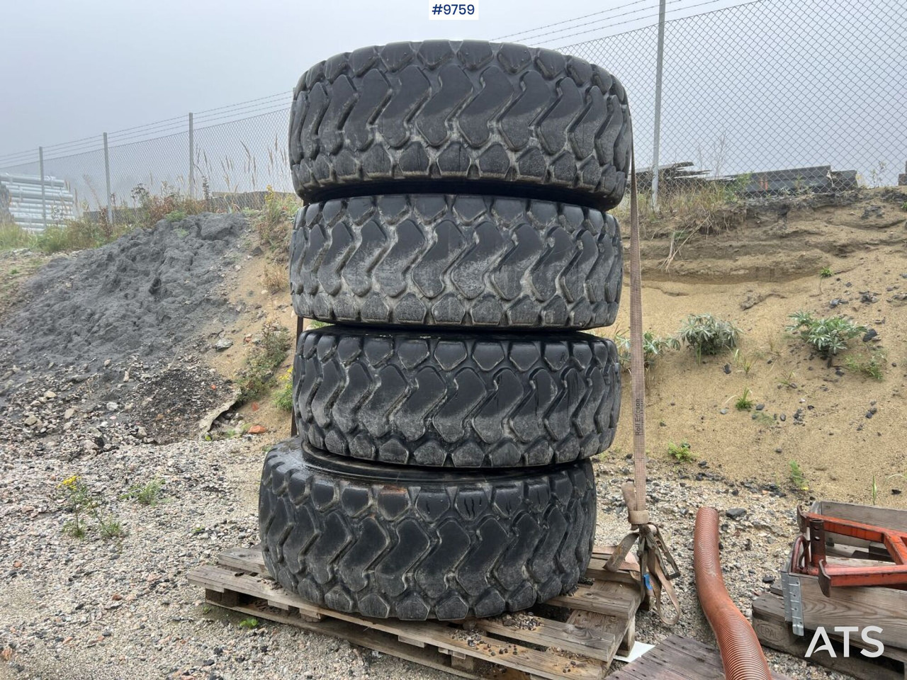 4x 20.5R25 tires on rims - Wheel and tire package for Construction machinery: picture 1 4x 20.5R25 tires on rims - Wheel and tire package for Construction machinery: picture 1