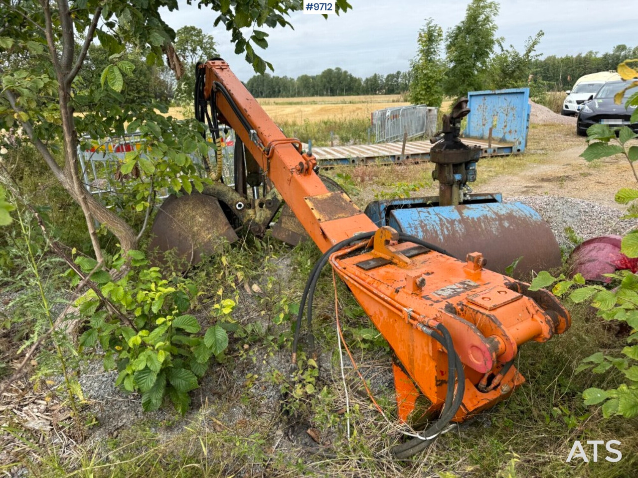 Hydraulic crane arm with 3 buckets - Attachment for Excavator: picture 3 Hydraulic crane arm with 3 buckets - Attachment for Excavator: picture 3