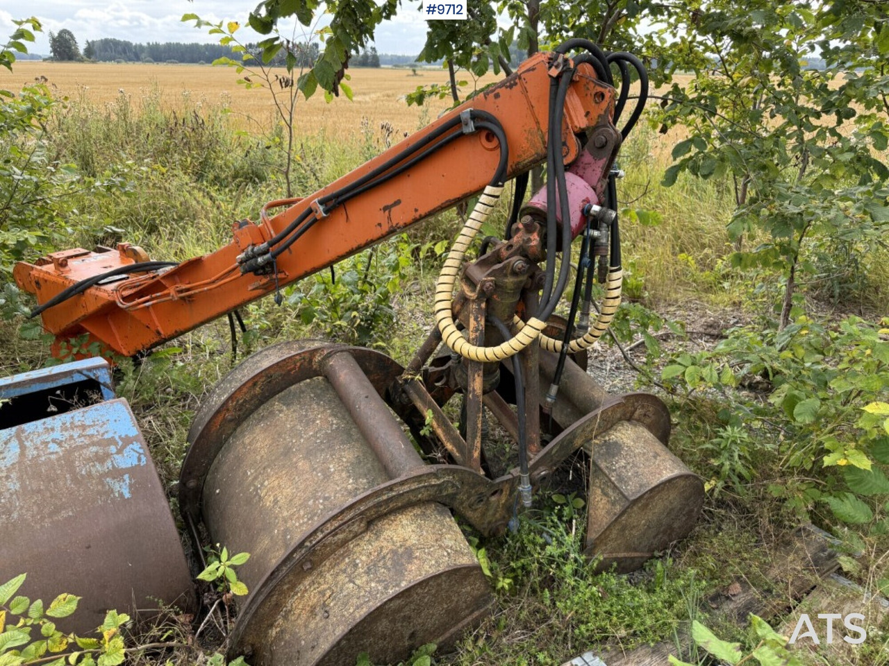 Hydraulic crane arm with 3 buckets - Attachment for Excavator: picture 2 Hydraulic crane arm with 3 buckets - Attachment for Excavator: picture 2