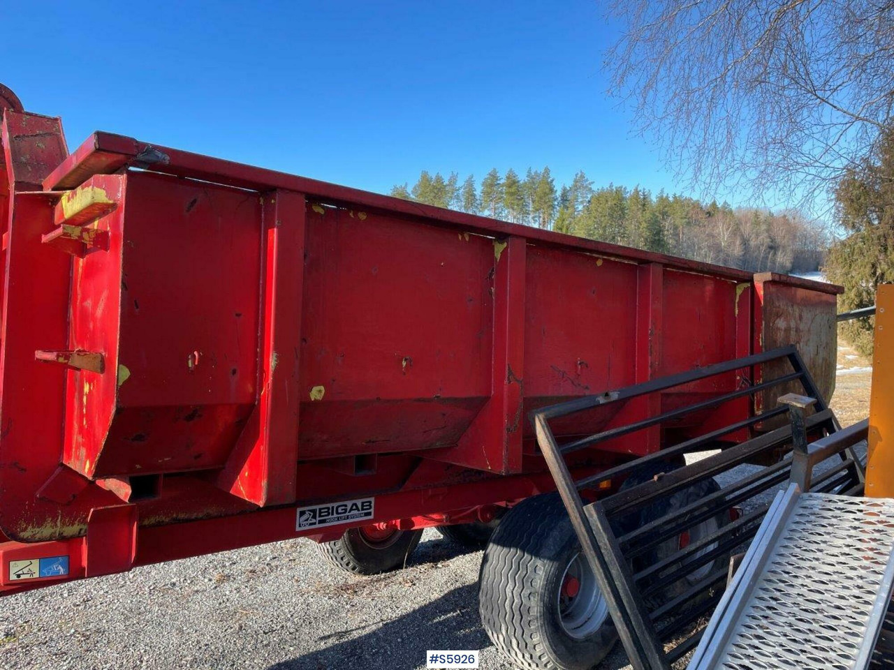 Roll-off/ Skip trailer Bigab 7-10 hook truck trailer with flat: picture 13