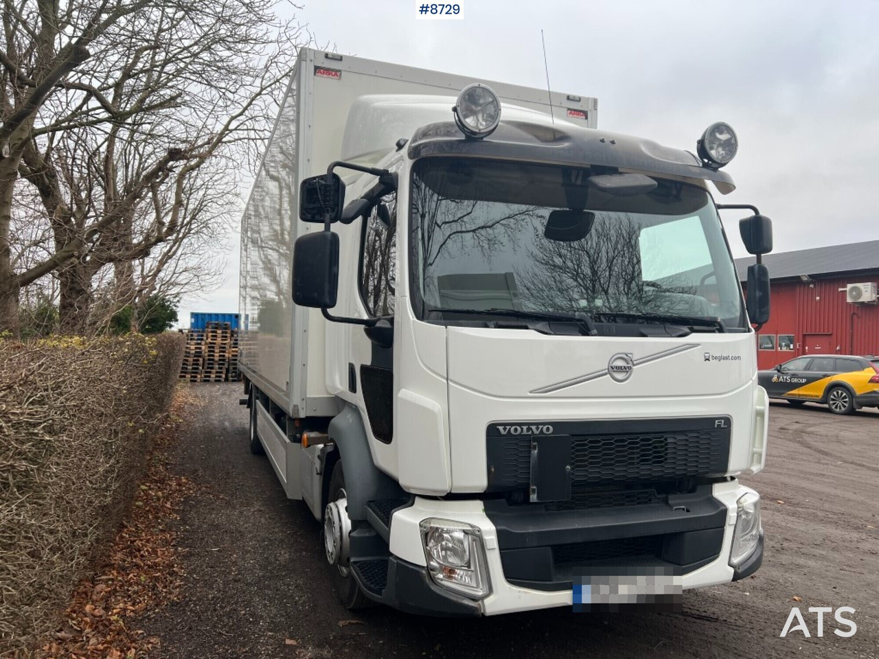 Box Truck Volvo FL 42 R with tailgate lift - Box truck: picture 2 Box Truck Volvo FL 42 R with tailgate lift - Box truck: picture 2