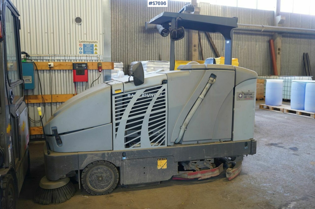 Cleaning machine Nilfisk CR1200 rep.object - Road sweeper: picture 1 Cleaning machine Nilfisk CR1200 rep.object - Road sweeper: picture 1