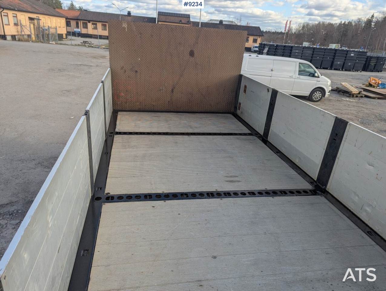 Dropside/ Flatbed truck, Crane truck Crane Truck Volvo FM 330 4X2 with tail lift: picture 9 Dropside/ Flatbed truck, Crane truck Crane Truck Volvo FM 330 4X2 with tail lift: picture 9