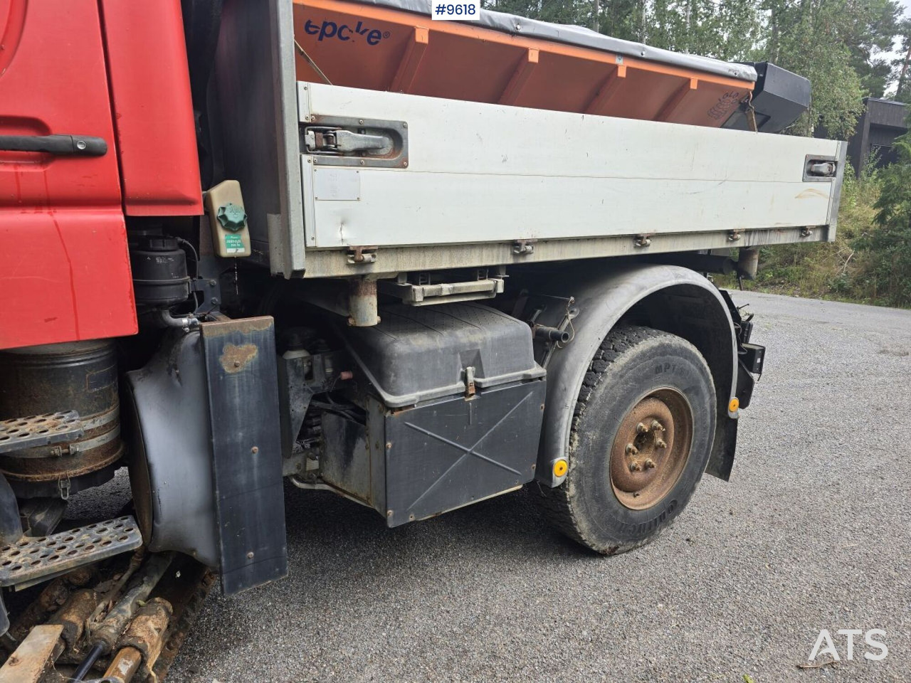 Snow removal vehicle MB Unimog with equipment: picture 13