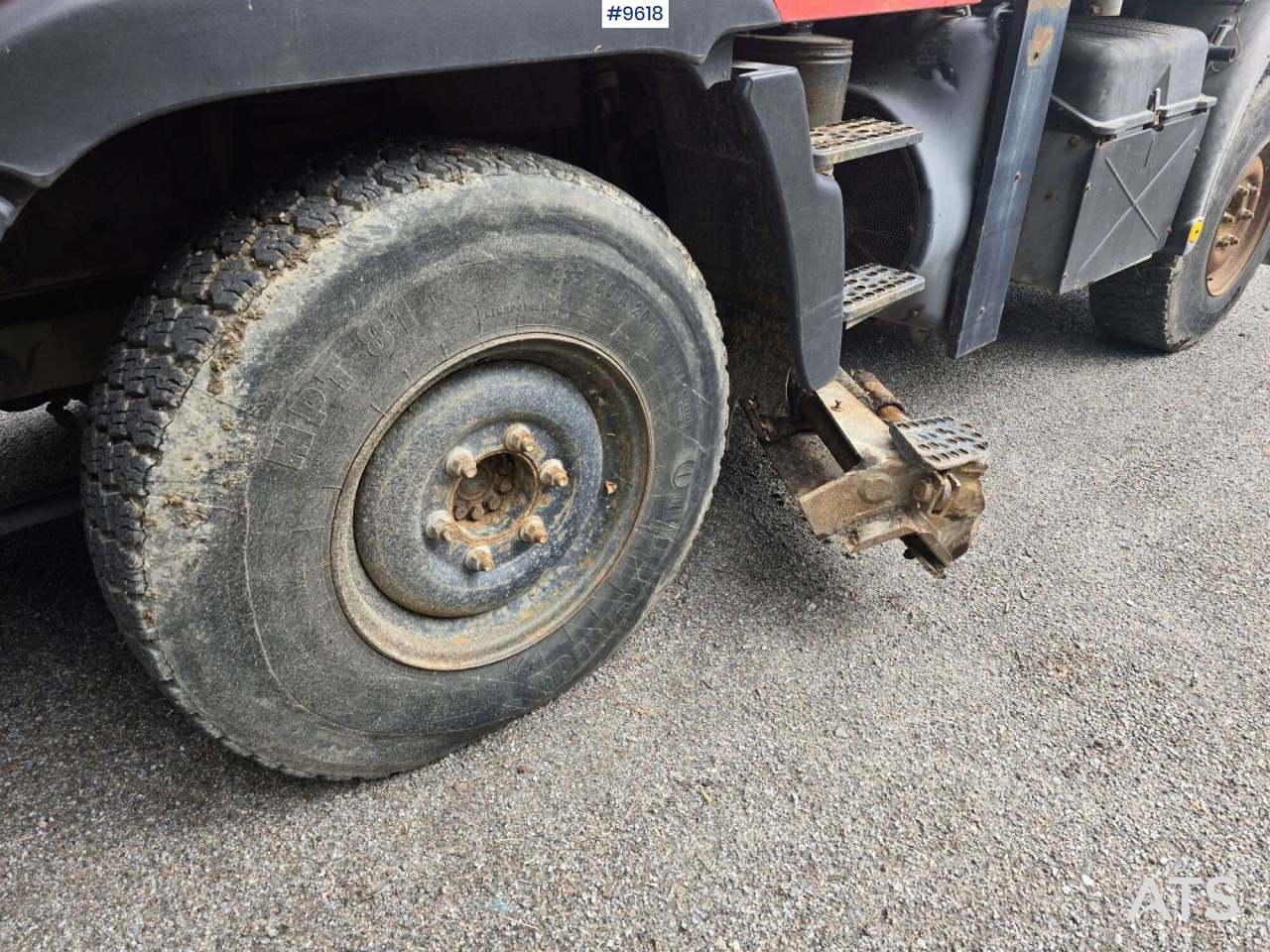 Snow removal vehicle MB Unimog with equipment: picture 12