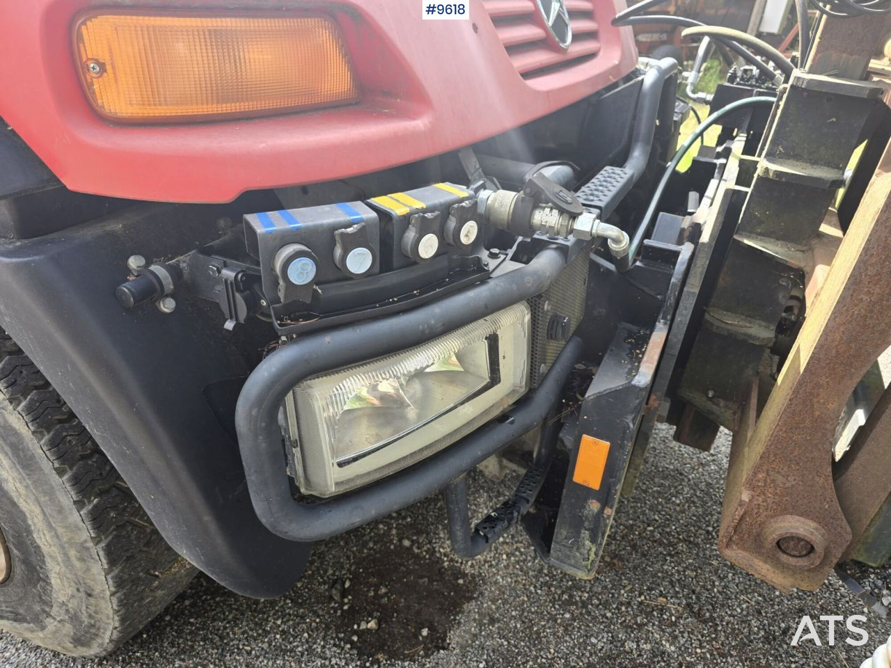 Snow removal vehicle MB Unimog with equipment: picture 10