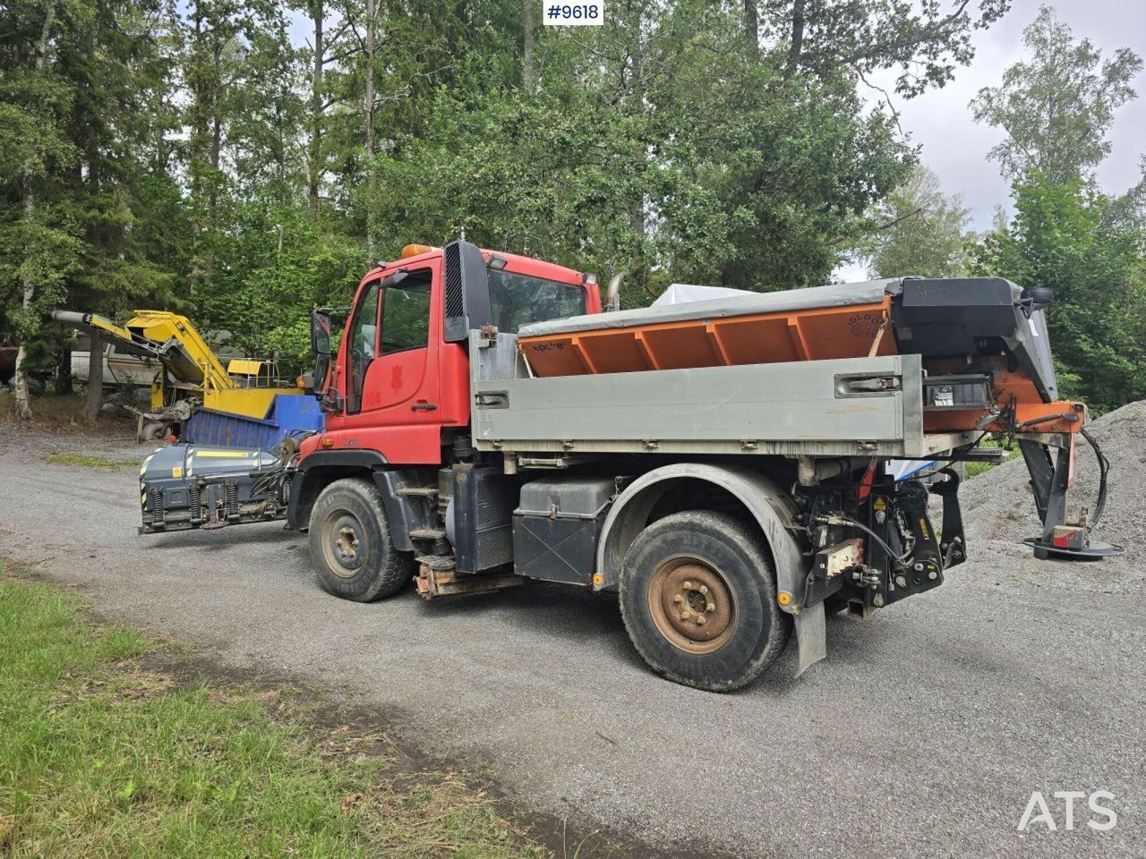 MB Unimog with equipment - Snow removal vehicle: picture 3 MB Unimog with equipment - Snow removal vehicle: picture 3