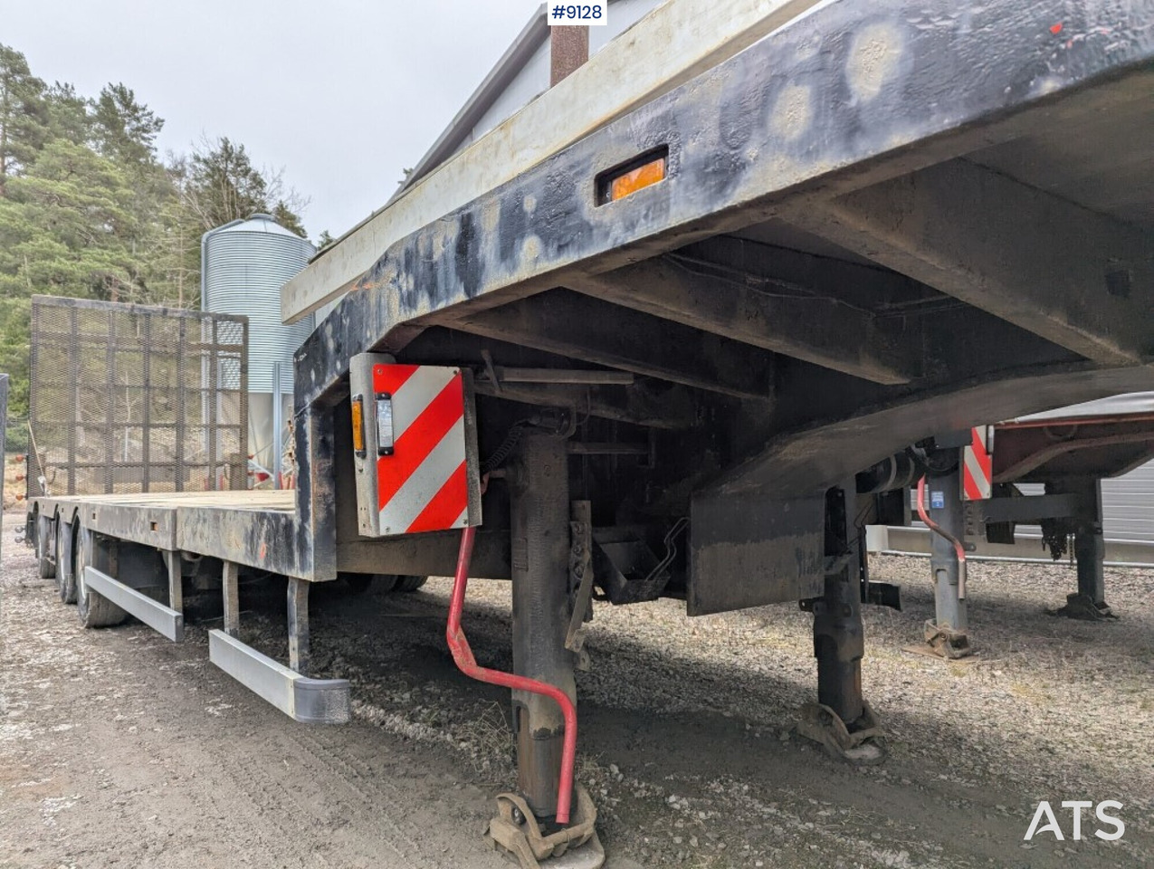 Machine trailer / Trombon trailer with hydraulic ramp - Low loader semi-trailer: picture 4 Machine trailer / Trombon trailer with hydraulic ramp - Low loader semi-trailer: picture 4