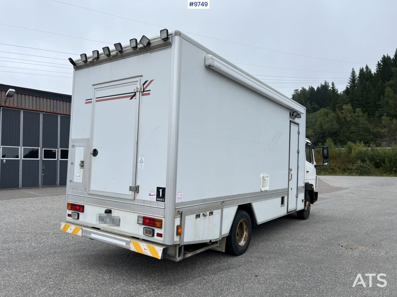 Mercedes Benz 814 Truck with living quarters/workshop section - Box truck: picture 4 Mercedes Benz 814 Truck with living quarters/workshop section - Box truck: picture 4