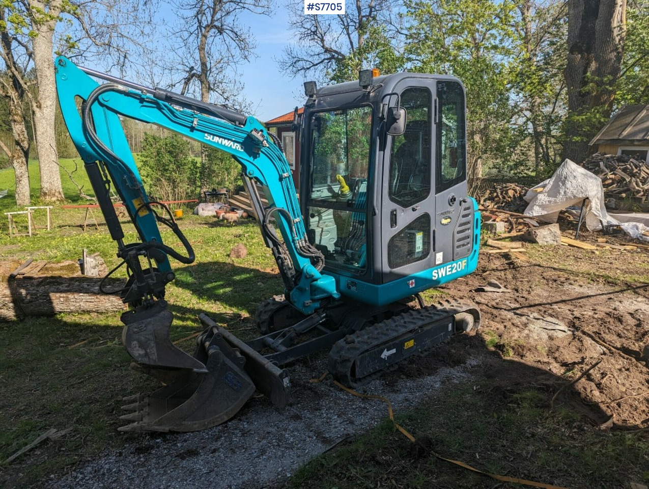 Mini excavator Sunward SWE20F with buckets SEE VIDEO - Excavator: picture 1 Mini excavator Sunward SWE20F with buckets SEE VIDEO - Excavator: picture 1