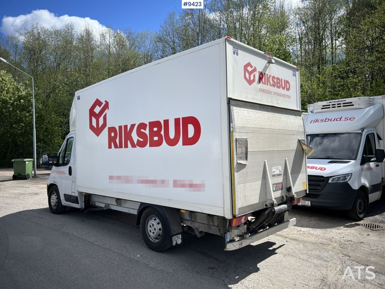 PEUGOT BOXER Box Truck with refrigeration unit and Tail Lift - Box truck: picture 5 PEUGOT BOXER Box Truck with refrigeration unit and Tail Lift - Box truck: picture 5