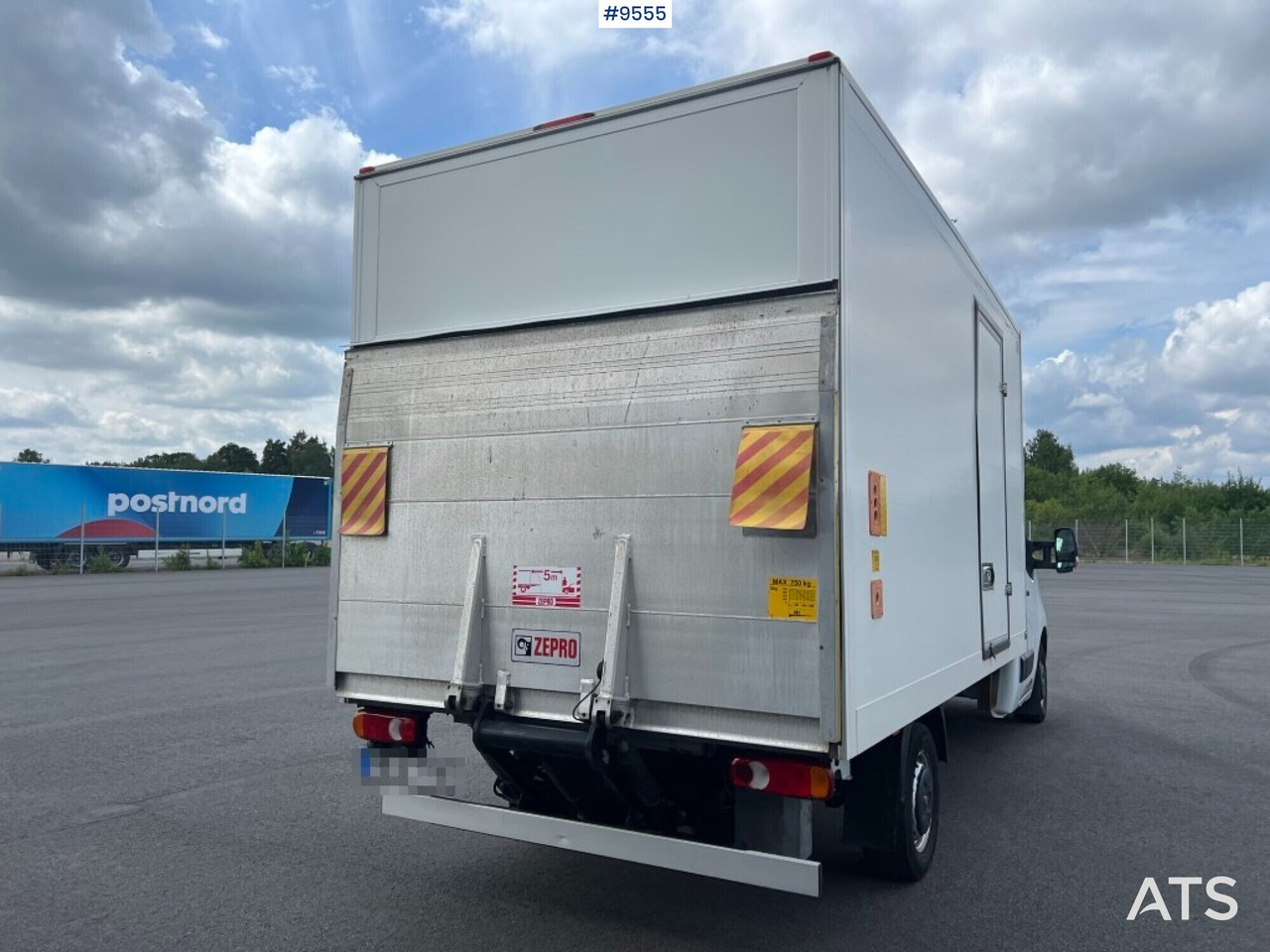 Renault Master with tail lift - Box van: picture 3 Renault Master with tail lift - Box van: picture 3