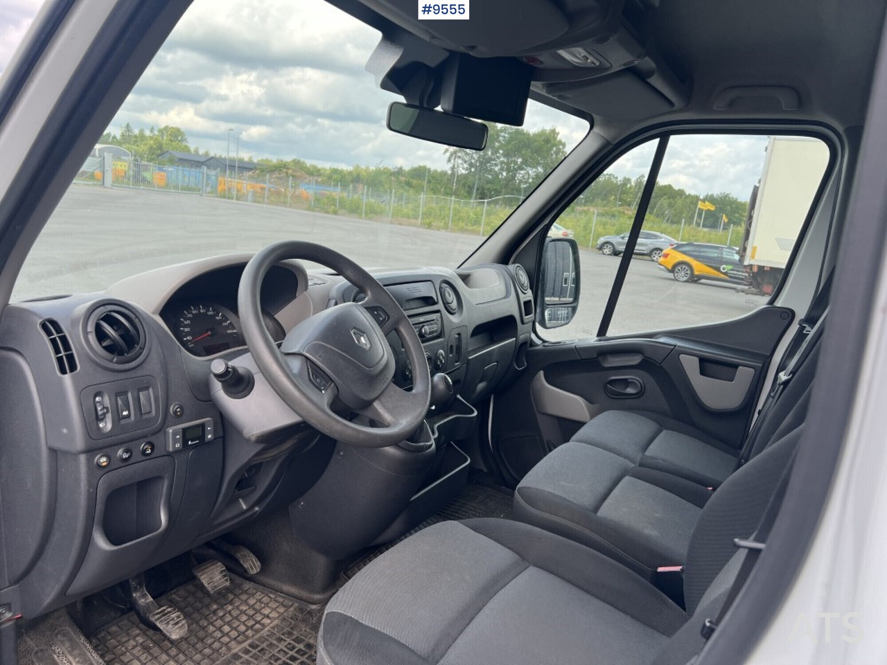 Renault Master with tail lift - Box van: picture 5 Renault Master with tail lift - Box van: picture 5