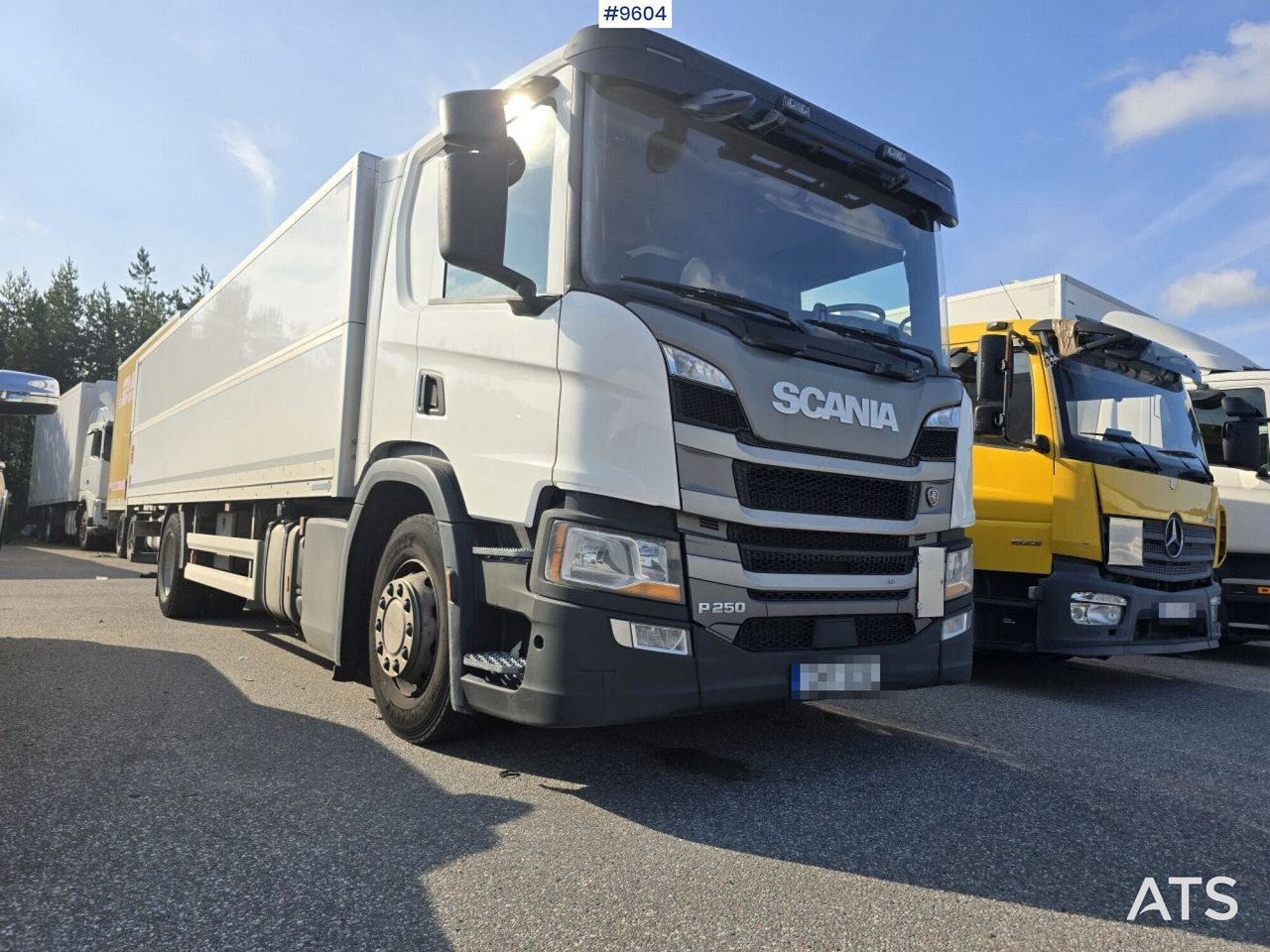 Scania P250 Liftable and lowerable body - Box truck: picture 2 Scania P250 Liftable and lowerable body - Box truck: picture 2