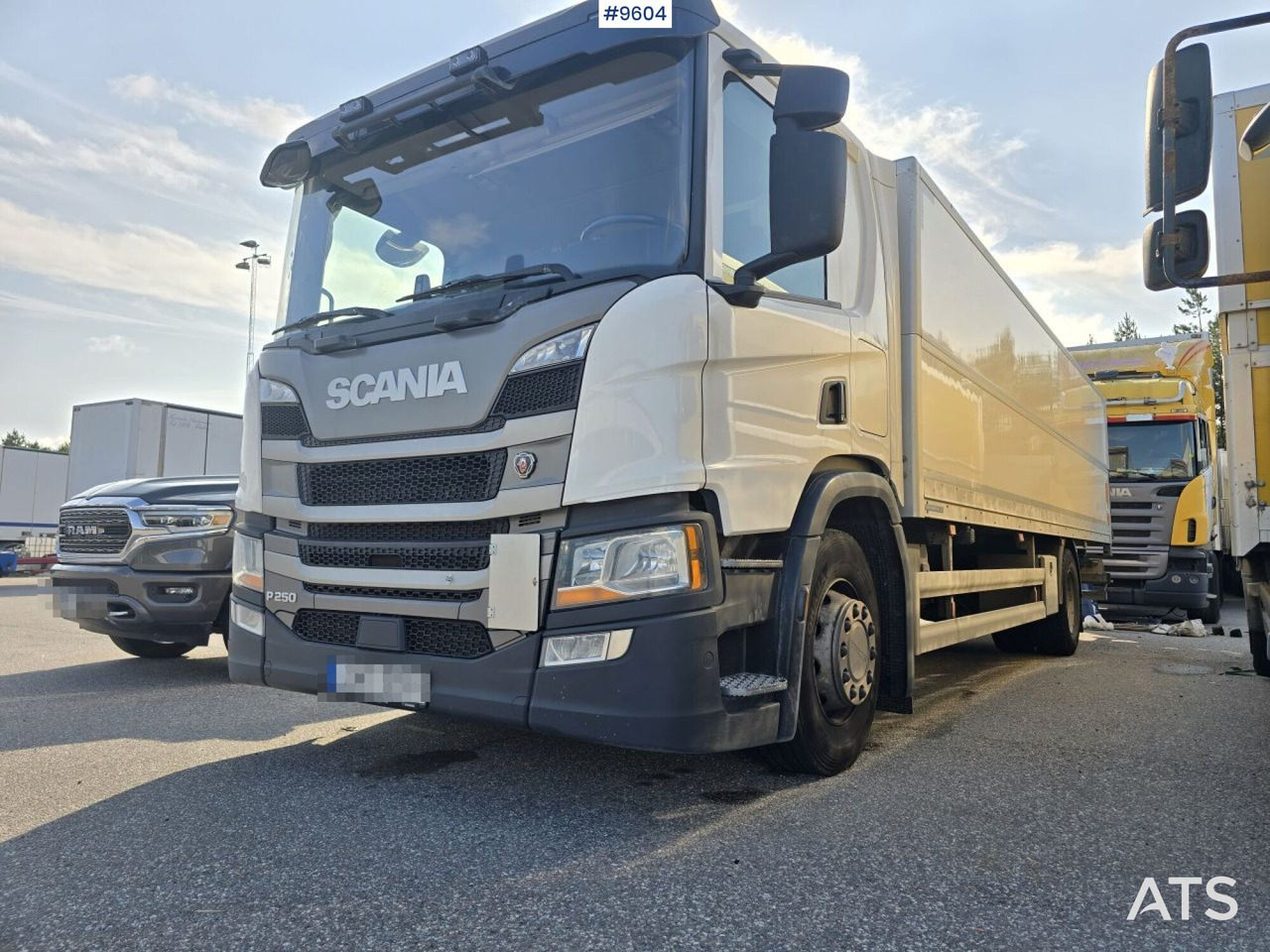 Scania P250 Liftable and lowerable body - Box truck: picture 1 Scania P250 Liftable and lowerable body - Box truck: picture 1