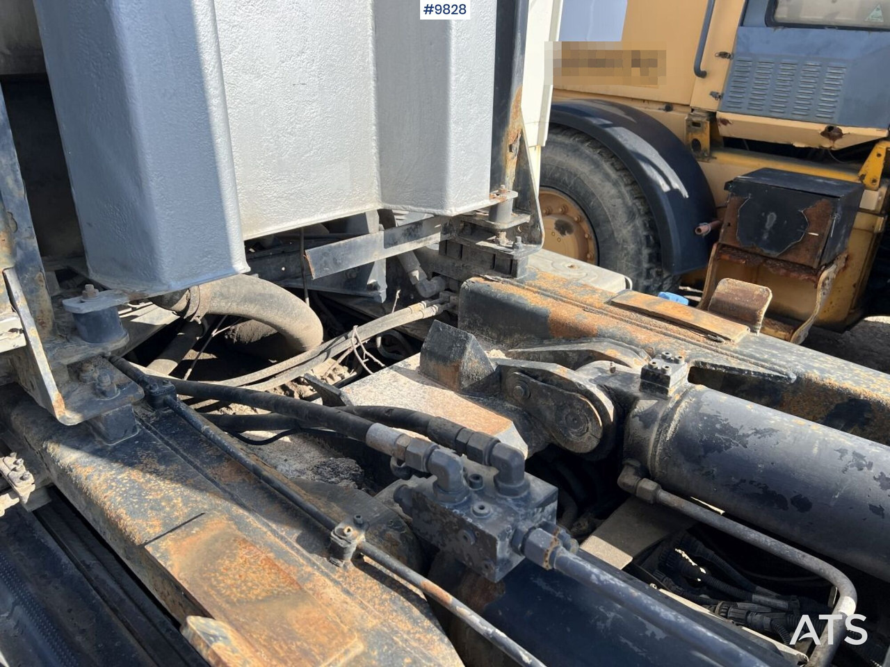 Hook lift truck Volvo FH 480 Hook Truck: picture 17