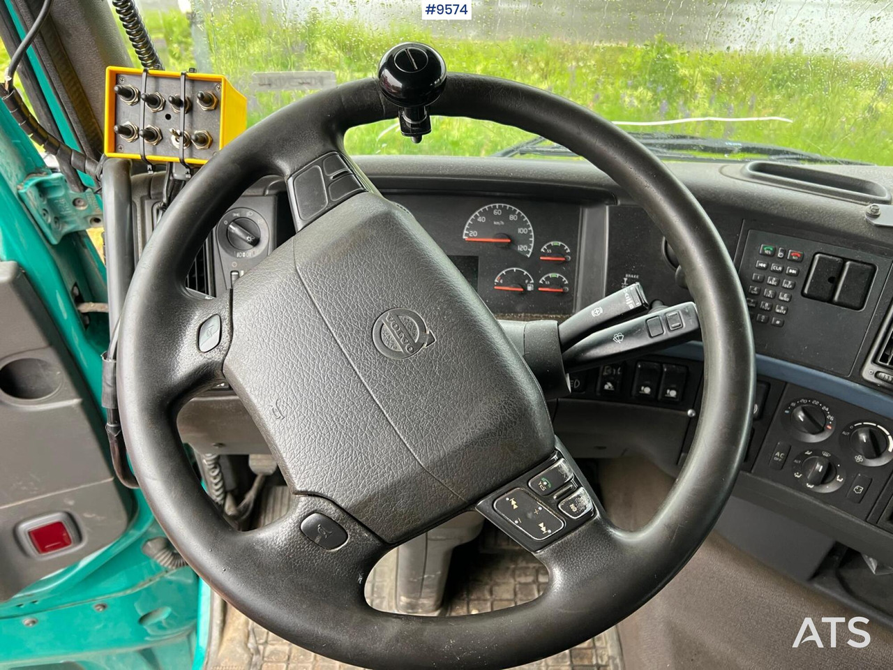 Dropside/ Flatbed truck Volvo FH 520 6X4 Quick lock with flatbed: picture 13 Dropside/ Flatbed truck Volvo FH 520 6X4 Quick lock with flatbed: picture 13