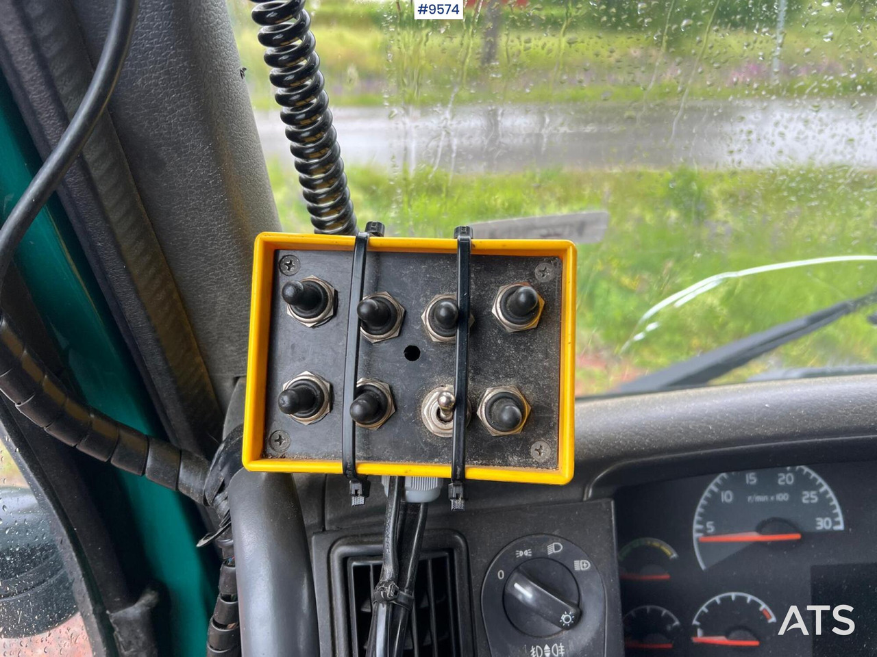 Dropside/ Flatbed truck Volvo FH 520 6X4 Quick lock with flatbed: picture 17 Dropside/ Flatbed truck Volvo FH 520 6X4 Quick lock with flatbed: picture 17