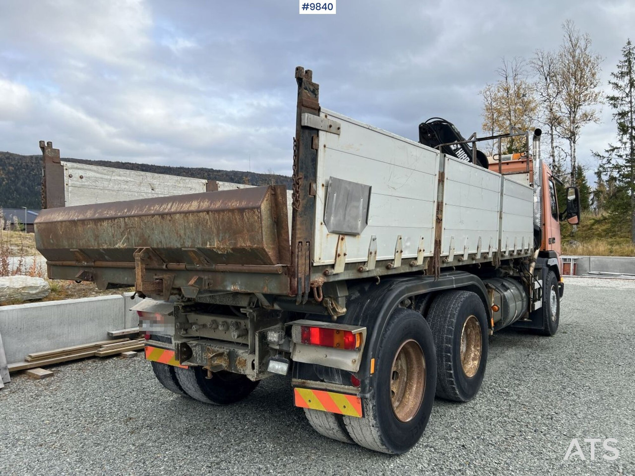 Tipper Volvo FM7 crane truck/tipper truck with Hiab 112 (video): picture 5