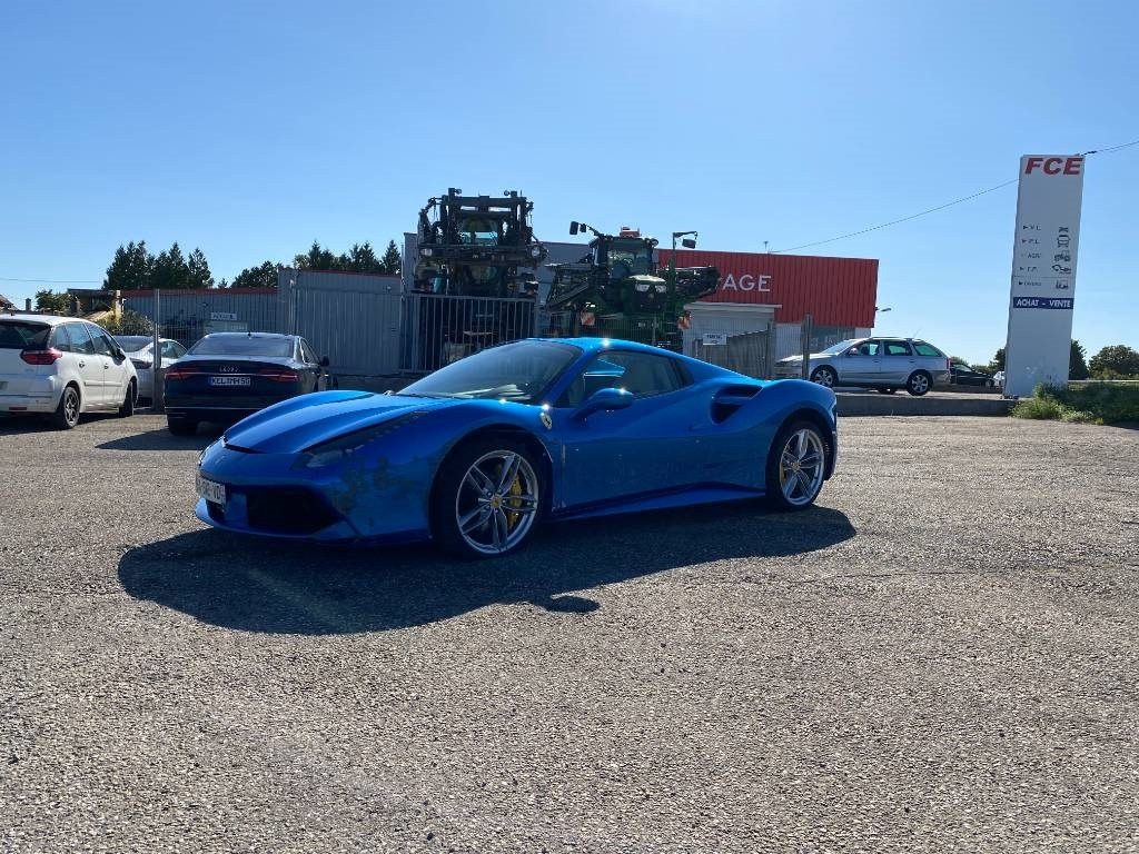 Ferrari 488 SPIDER -Carte Grise Française endommagé - Convertible: picture 2 Ferrari 488 SPIDER -Carte Grise Française endommagé - Convertible: picture 2