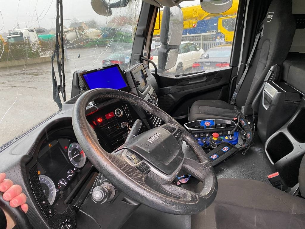 Tow truck Iveco S WAY480 /FIAULT PF60 +GRUE HMF endommagée: picture 48