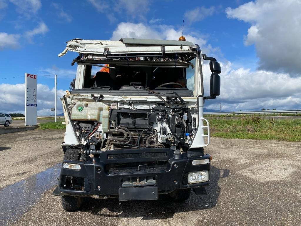 Hook lift truck Iveco TRAKKER 410/EEV -PALFINGER PK13001-T18 endommagé: picture 5