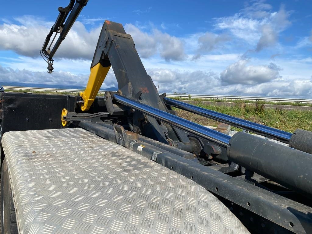Hook lift truck Iveco TRAKKER 410/EEV -PALFINGER PK13001-T18 endommagé: picture 39