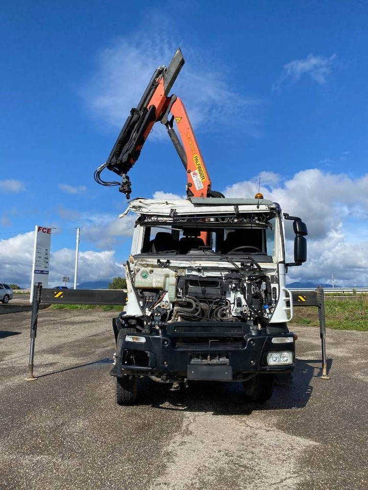 Hook lift truck Iveco TRAKKER 410/EEV -PALFINGER PK13001-T18 endommagé: picture 6