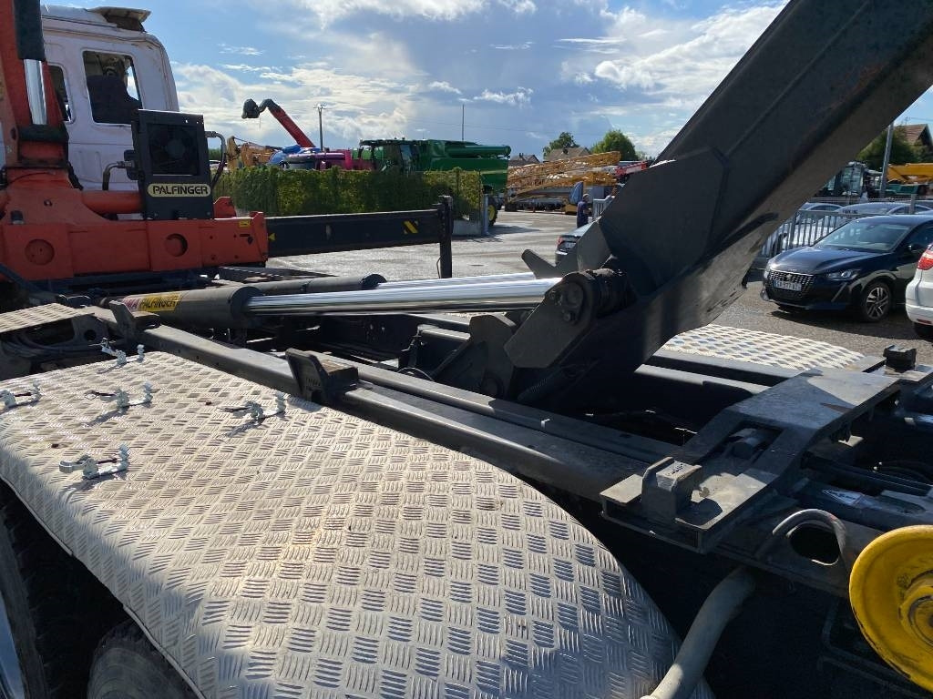 Hook lift truck Iveco TRAKKER 410/EEV -PALFINGER PK13001-T18 endommagé: picture 30