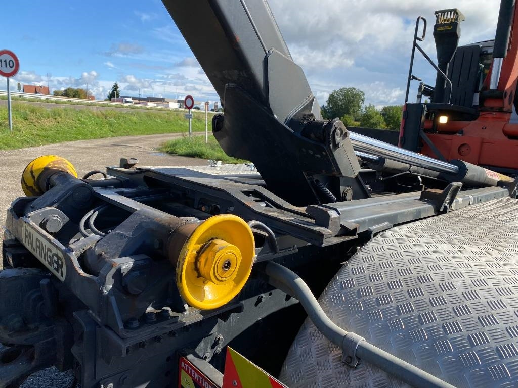 Hook lift truck Iveco TRAKKER 410/EEV -PALFINGER PK13001-T18 endommagé: picture 36