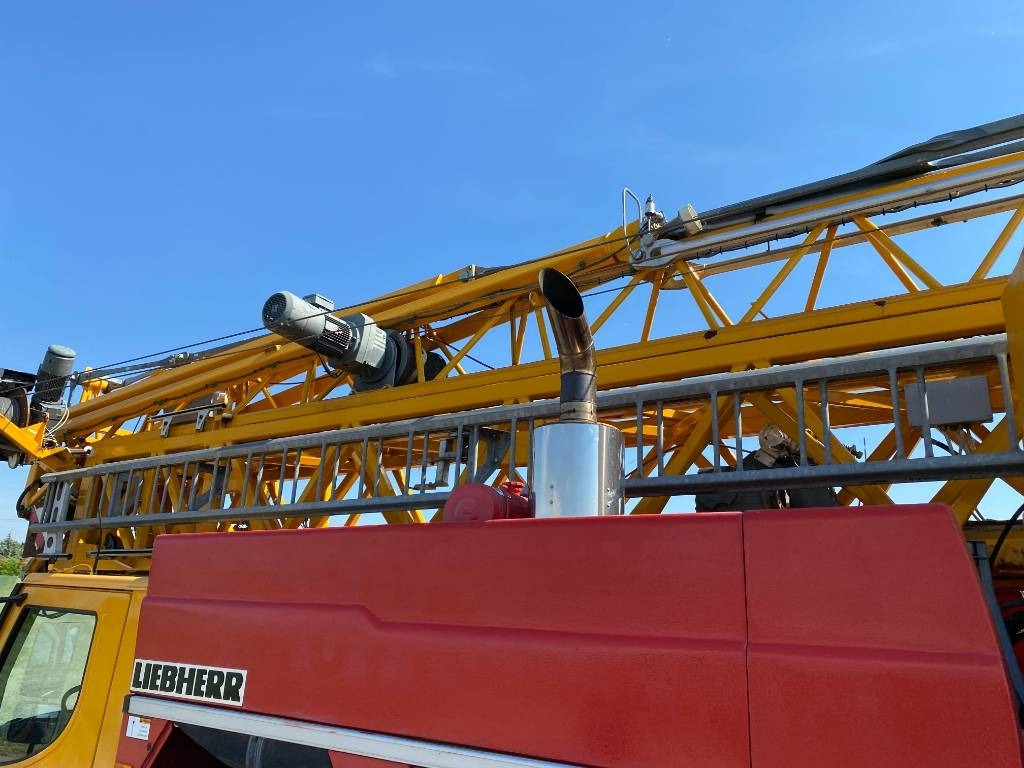 Self-erecting tower crane Liebherr MK 88 Certificat CE / 1er Main endommagée: picture 25