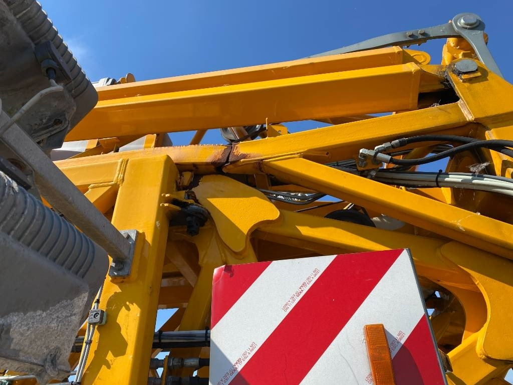 Self-erecting tower crane Liebherr MK 88 Certificat CE / 1er Main endommagée: picture 9