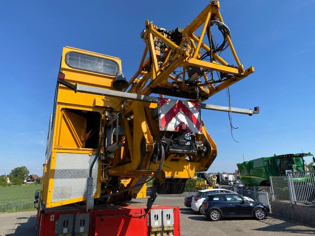 Self-erecting tower crane Liebherr MK 88 Certificat CE / 1er Main endommagée: picture 33