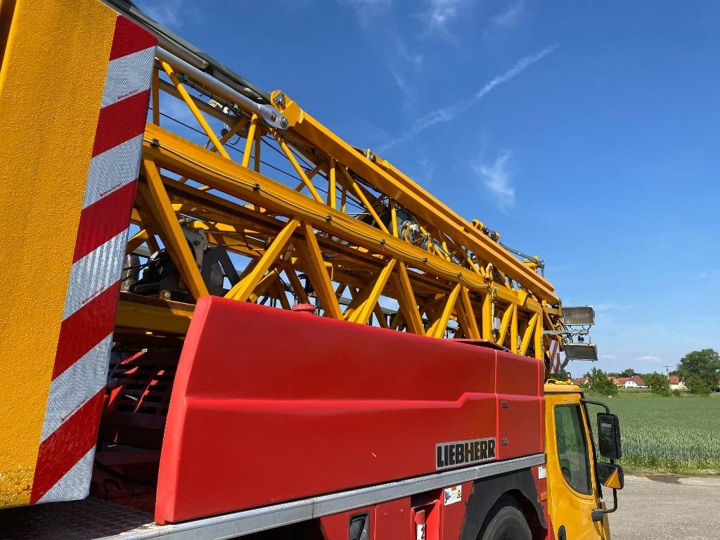Self-erecting tower crane Liebherr MK 88 Certificat CE / 1er Main endommagée: picture 45