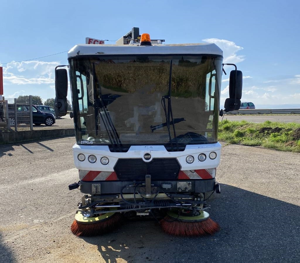 Ravo CR 540 Euro6 Certificat CE / Origine Française - Broom: picture 2 Ravo CR 540 Euro6 Certificat CE / Origine Française - Broom: picture 2