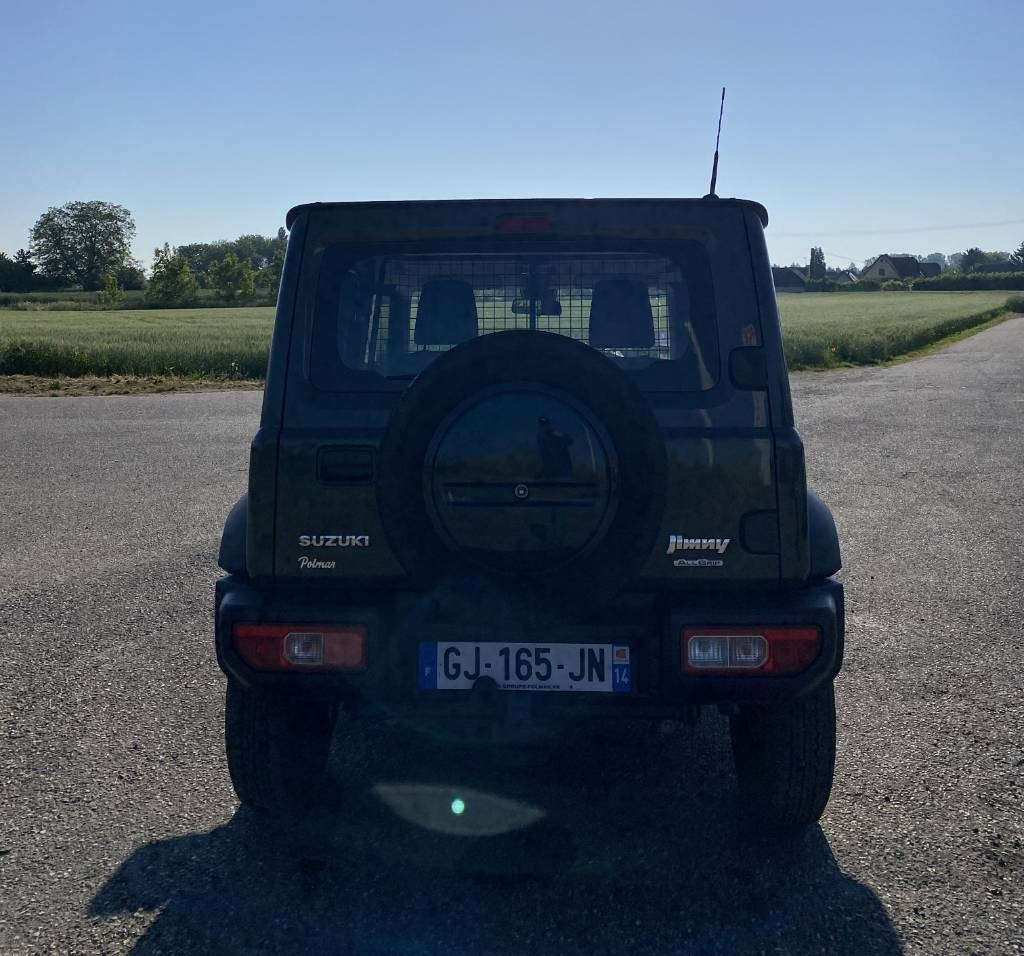 Suzuki JIMNY 1.5i 102/AllGrip endommagé - Car: picture 5 Suzuki JIMNY 1.5i 102/AllGrip endommagé - Car: picture 5