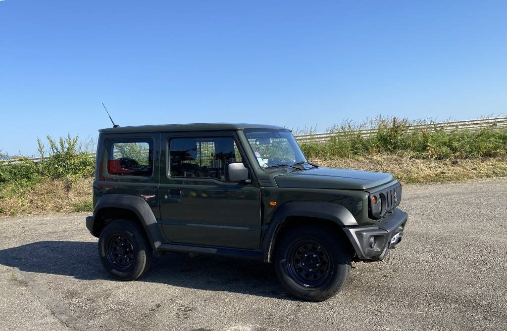 Suzuki JIMNY 1.5i 102/AllGrip endommagé - Car: picture 3 Suzuki JIMNY 1.5i 102/AllGrip endommagé - Car: picture 3
