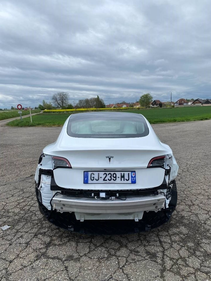 Tesla MODEL 3 5YJ3 - Rwd-Carte Grise Française endommagé - Car: picture 5 Tesla MODEL 3 5YJ3 - Rwd-Carte Grise Française endommagé - Car: picture 5