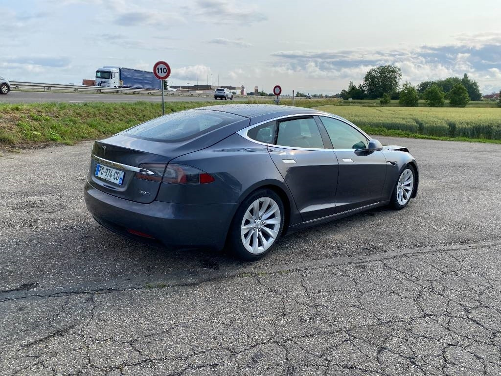 Tesla MODEL S 100D Carte Grise Française endommagée - Car: picture 4 Tesla MODEL S 100D Carte Grise Française endommagée - Car: picture 4