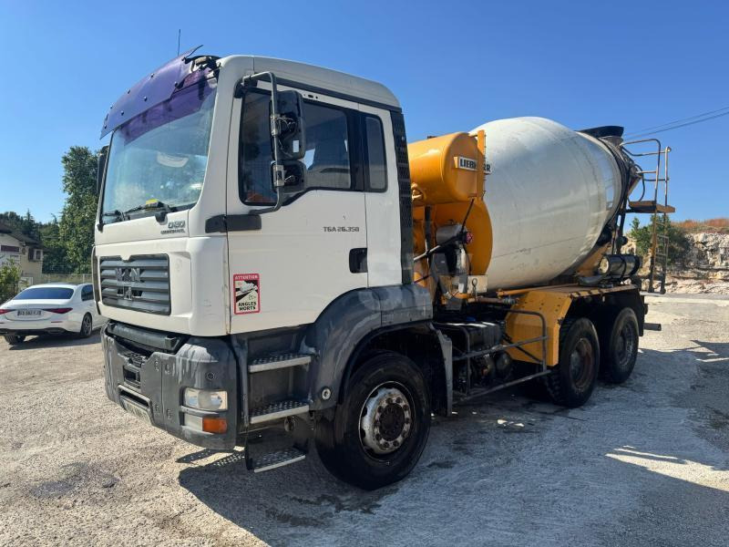 Concrete mixer truck MAN TGA 26.350: picture 14