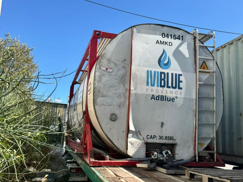 VAN HOOL NV - AdBlue tank for Construction machinery: picture 3 VAN HOOL NV - AdBlue tank for Construction machinery: picture 3