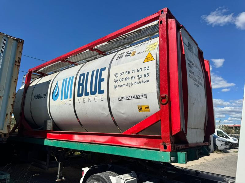 VAN HOOL NV - AdBlue tank for Construction machinery: picture 2 VAN HOOL NV - AdBlue tank for Construction machinery: picture 2