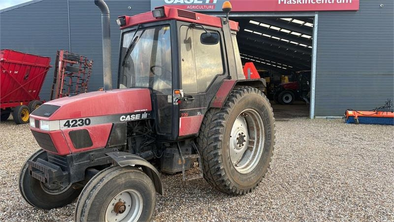 Case IH 4230 XL - Farm tractor: picture 1 Case IH 4230 XL - Farm tractor: picture 1