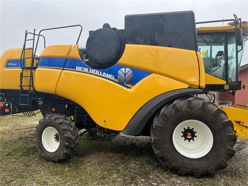 New Holland CX 6090 4wd - Combine harvester: picture 1 New Holland CX 6090 4wd - Combine harvester: picture 1