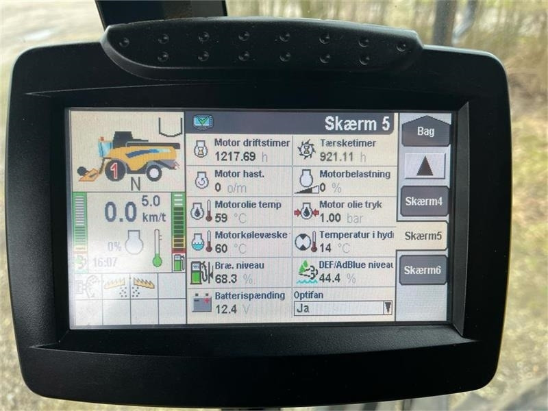 Combine harvester New Holland CX 6090 4wd: picture 10